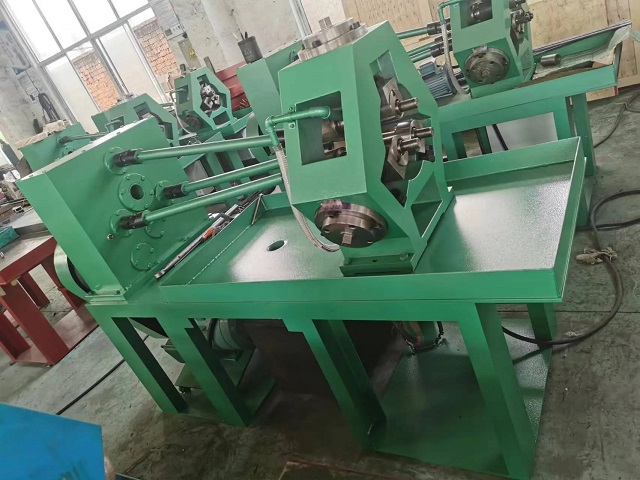 Machine of extruded finned tube